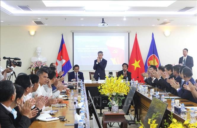 座谈会现场。图自越通社