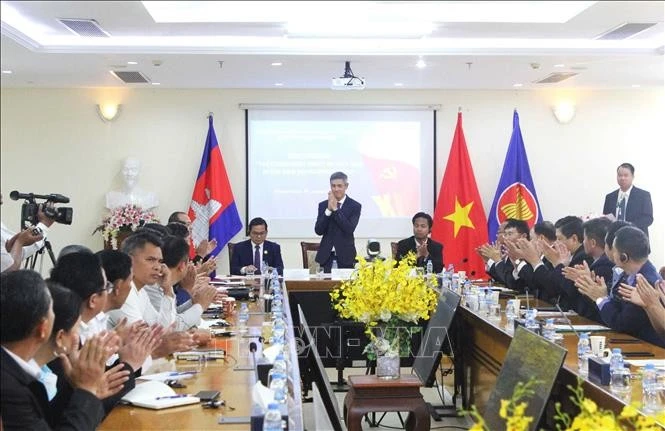 座谈会现场。图自越通社