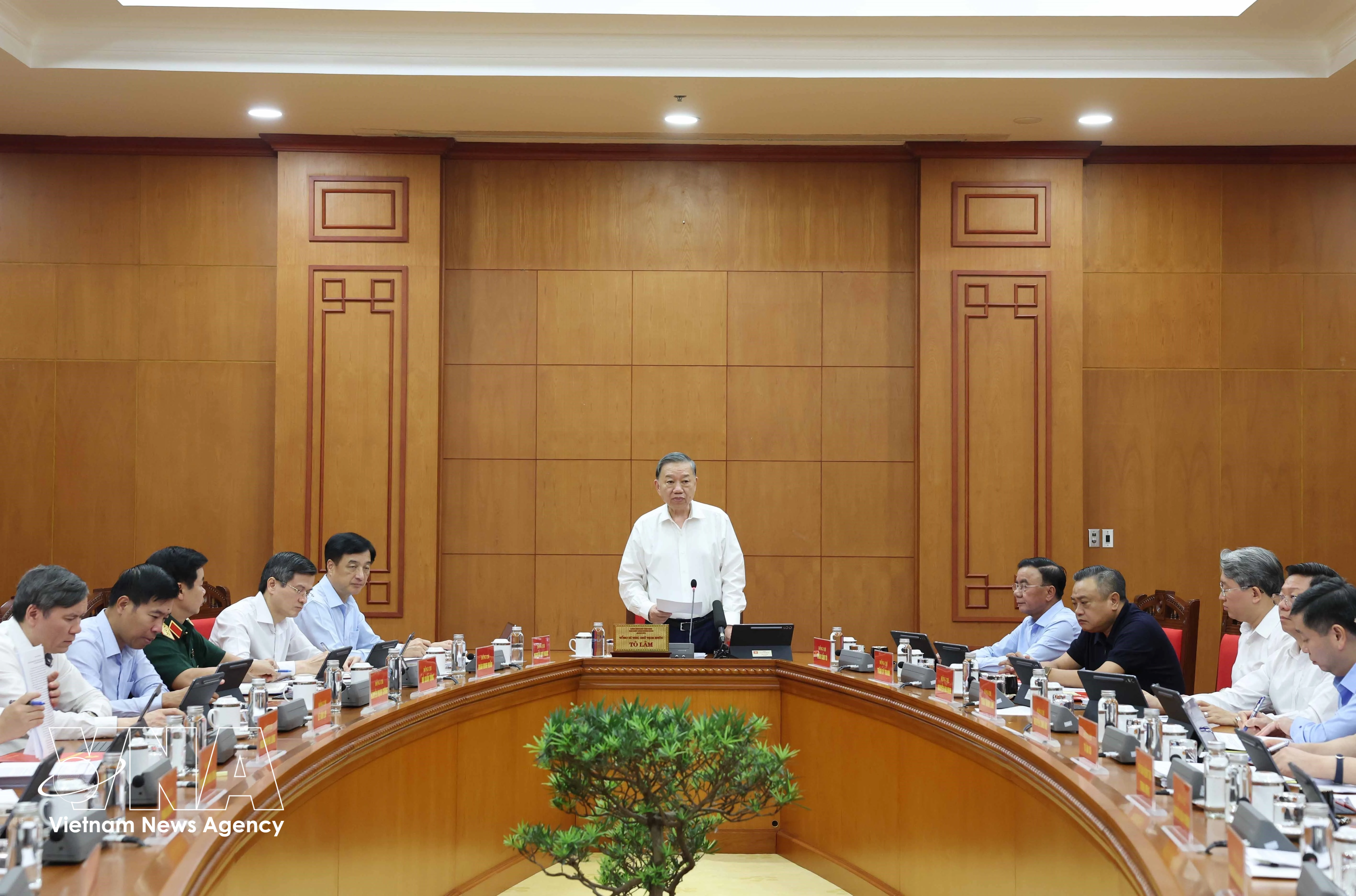 越共中央总书记、国家主席苏林发表总结发言。图自越通社