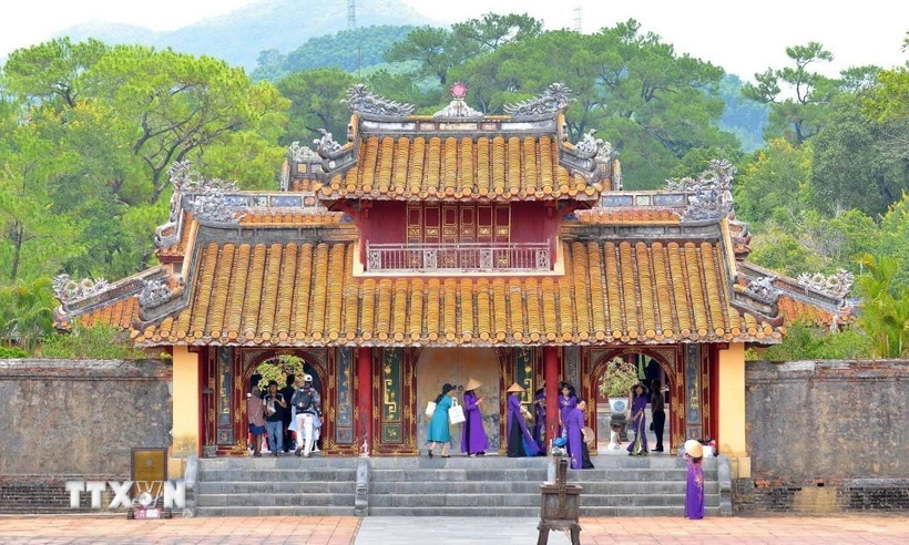 顺化市的旅游景点吸引众多游客。图自越通社