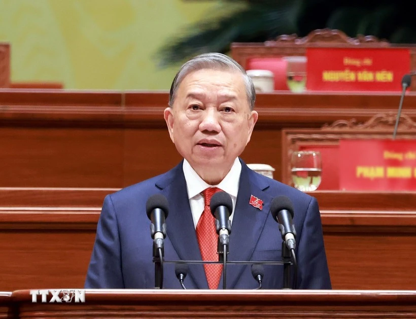 苏林总书记代表第十四届中央委员会发表讲话。图自越通社