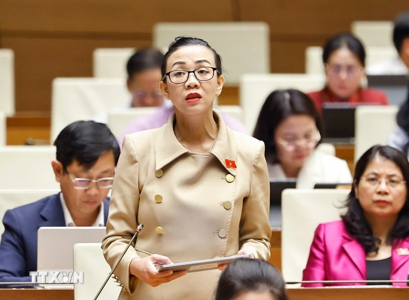 林同省代表郑氏秀英发表意见。图自越通社