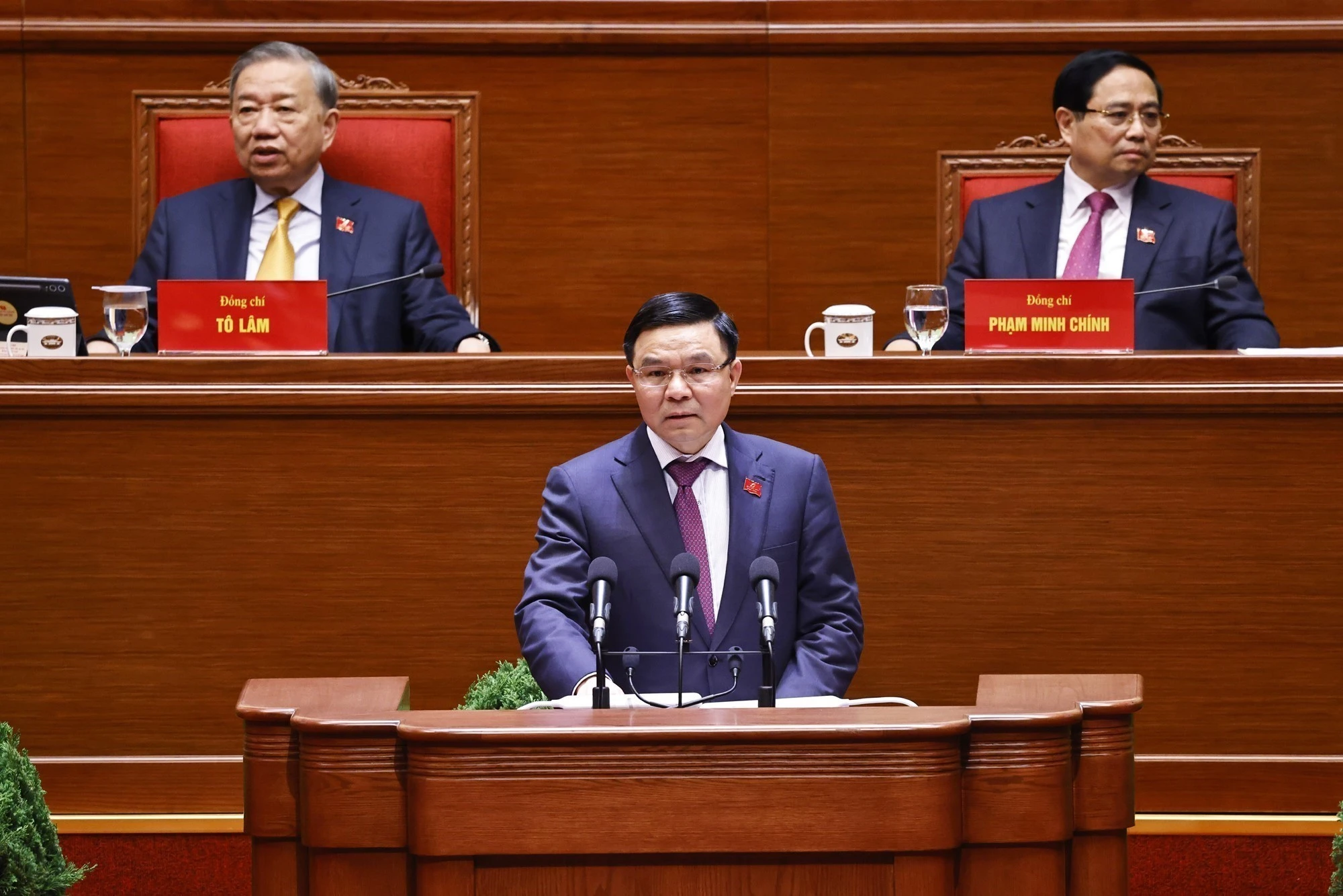 越南工贸部党委书记、代理部长黎孟雄同志在会上作报告。图自越通社