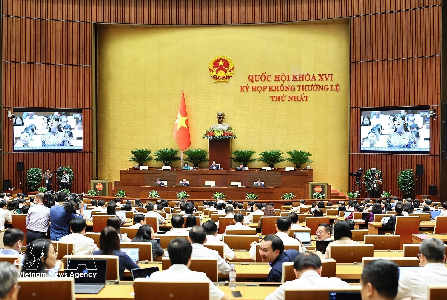 越南第十六届国会第一次非常规会议现场。图自越通社