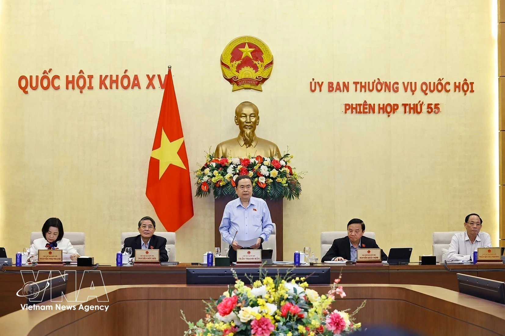 越南国会主席陈青敏主持会议并致开幕词。图自越通社