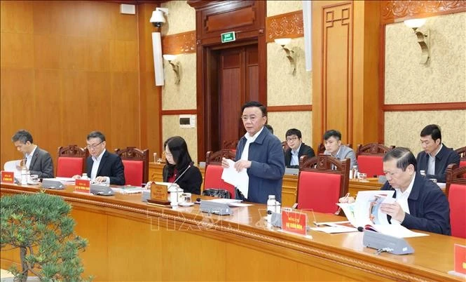 越共中央书记处常务书记陈锦秀在会上发言。图自越通社