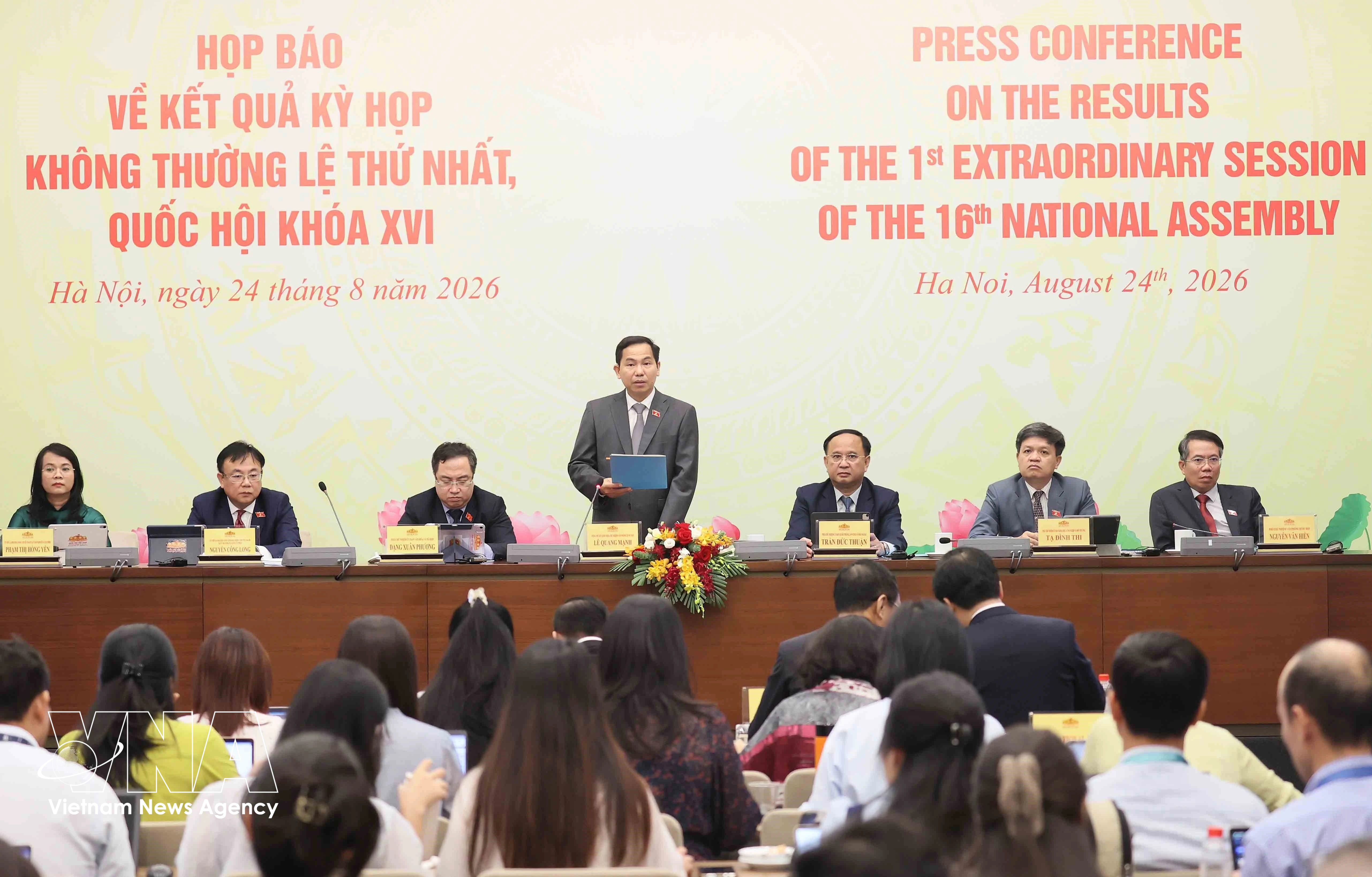 国会办公厅主任黎光孟24日下午在河内主持召开新闻发布会，介绍第十六届国会第一次非常规会议的主要成果。图自越通社