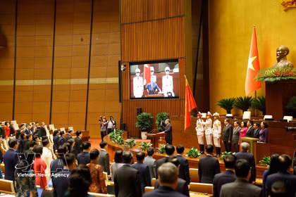政府总理黎明兴宣誓就职