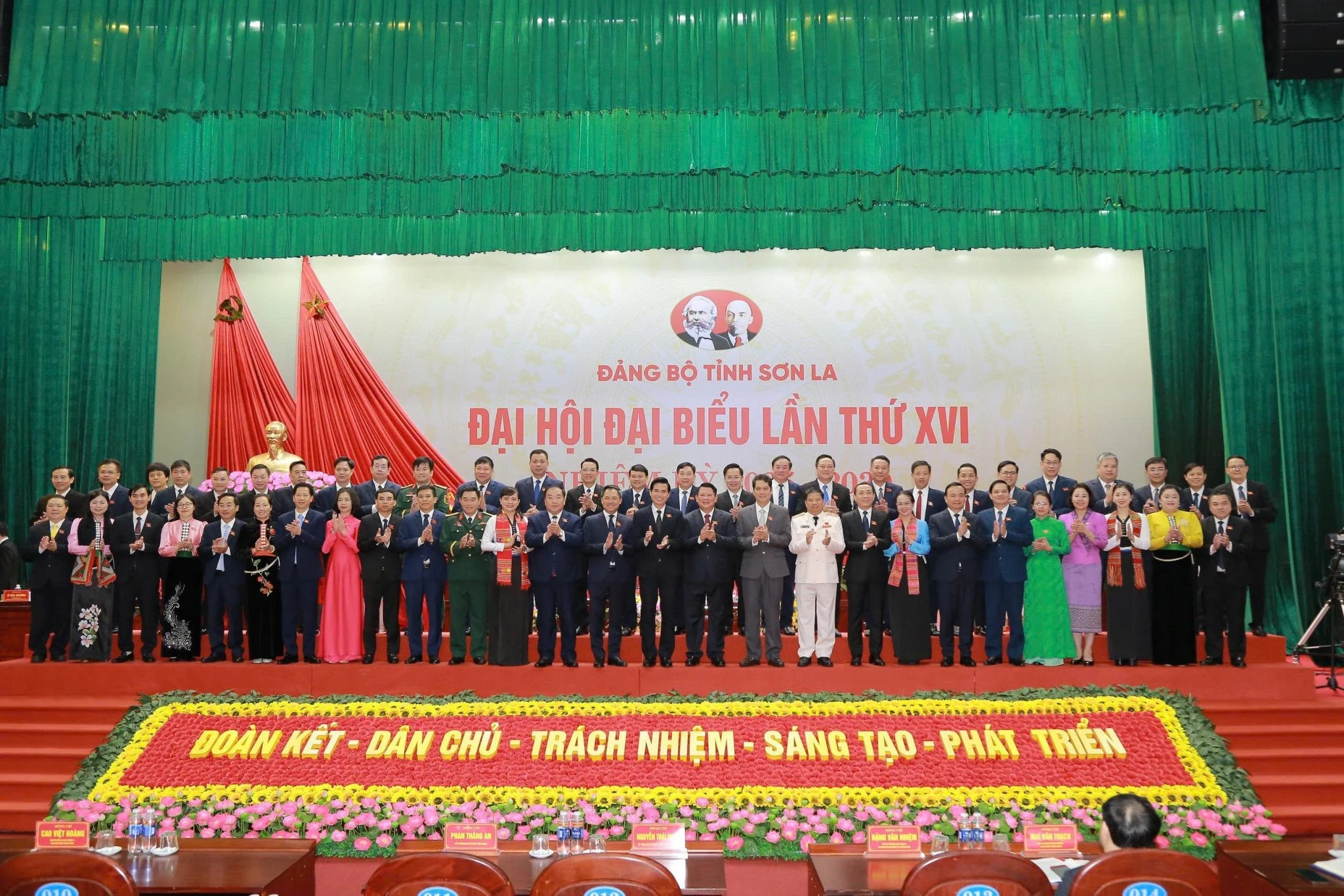 越共山罗省第十六次代表大会（2025-2030年任期）圆满完成各项议程胜利闭幕。图自congan.sonla.gov.vn