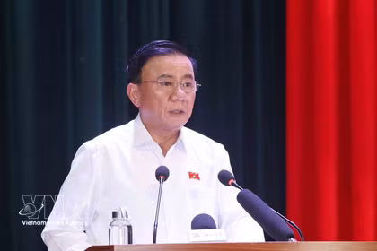 越共中央政治局委员、中央书记处常务书记陈锦秀发言。图自越通社