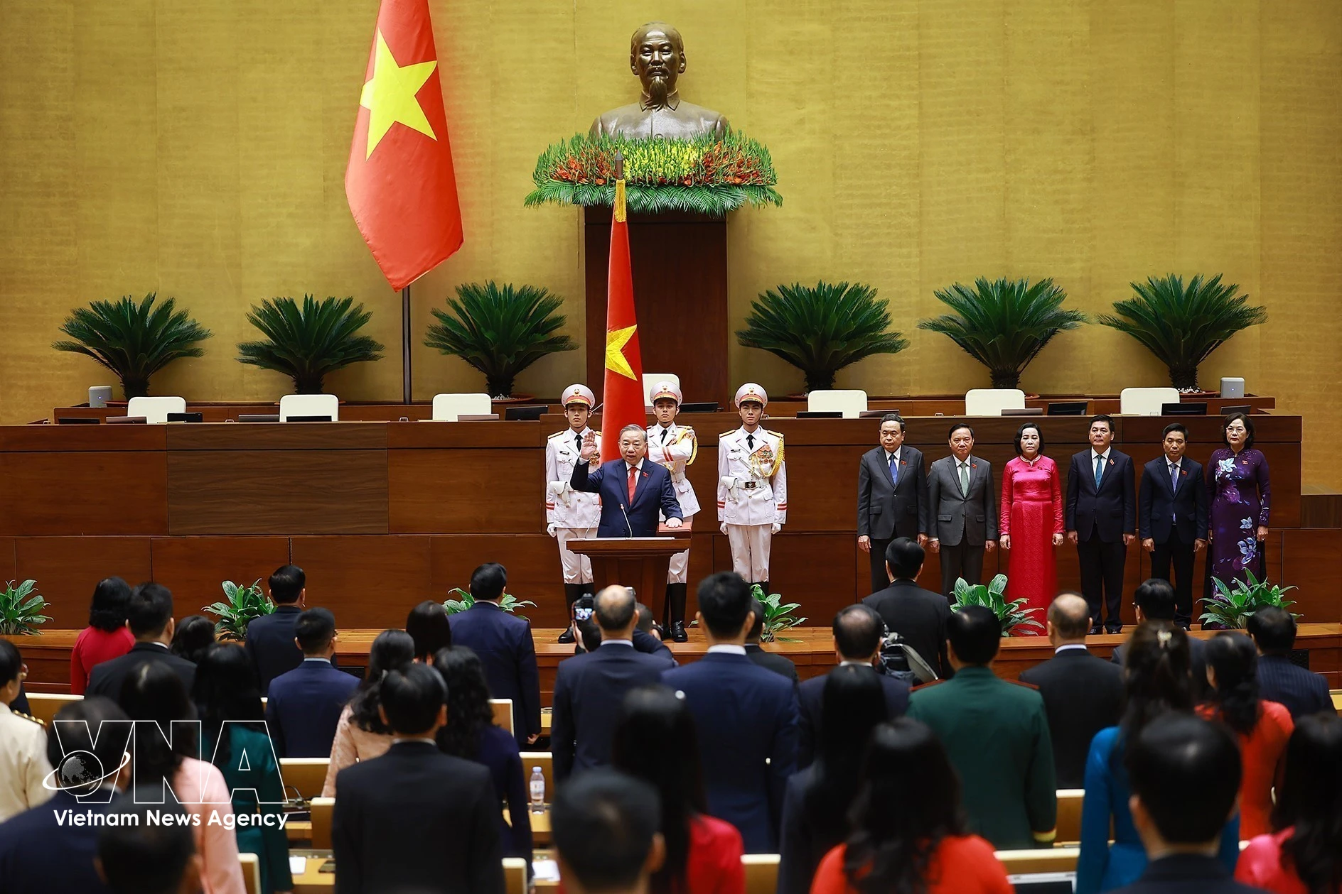 越南社会主义共和国主席苏林宣誓就职。图自越通社