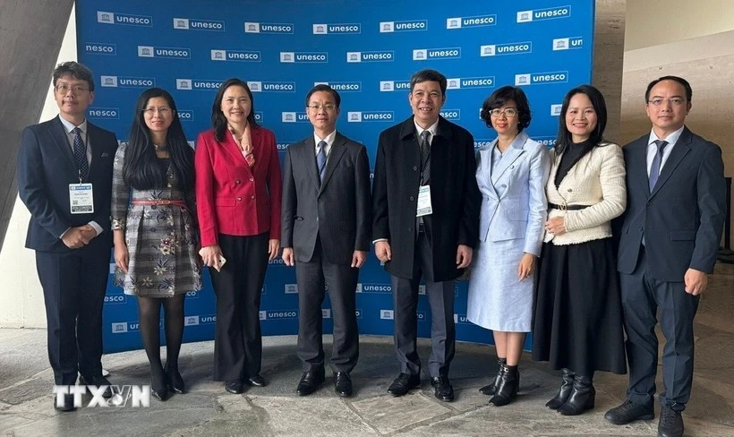 越南代表团出席联合国教科文组织（UNESCO）执行局第222届会议。图自越通社 