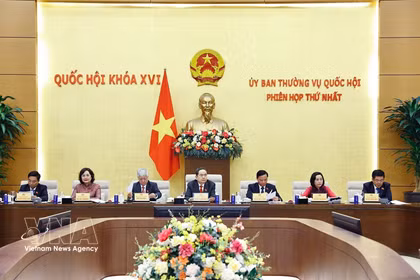 越南国会主席陈青敏主持召开第十六届国会常务委员会第一次会议。图自越通社