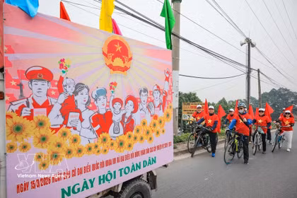 越南全国近7900万选民兴高采烈地参与了第十六届国会代表和2026-2031年任期各级人民议会代表选举。图自越通社