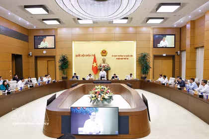 国会常务委员会的一场会议。图自越通社