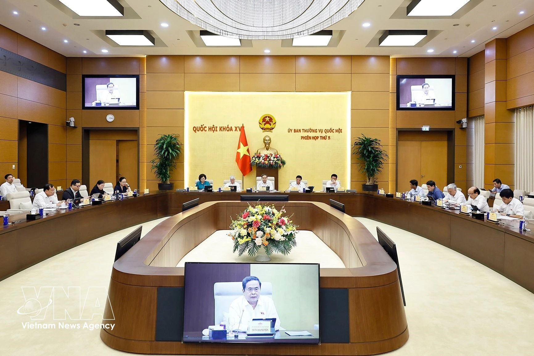 国会常务委员会就《刑法修正案（草案）》提出意见。图自越通社