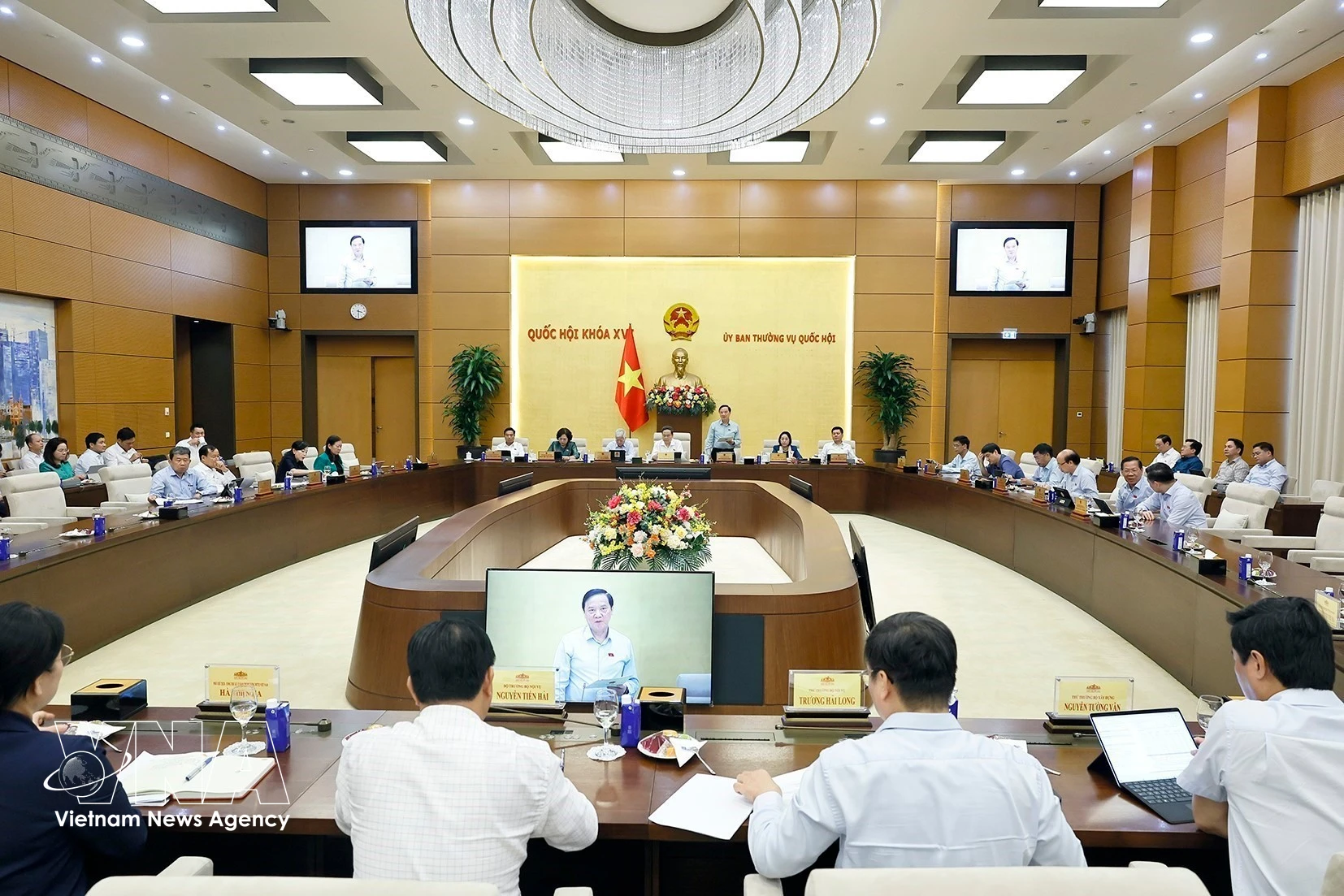 资料图：国会常委会于8月4日召开的会议现场。图自越通社